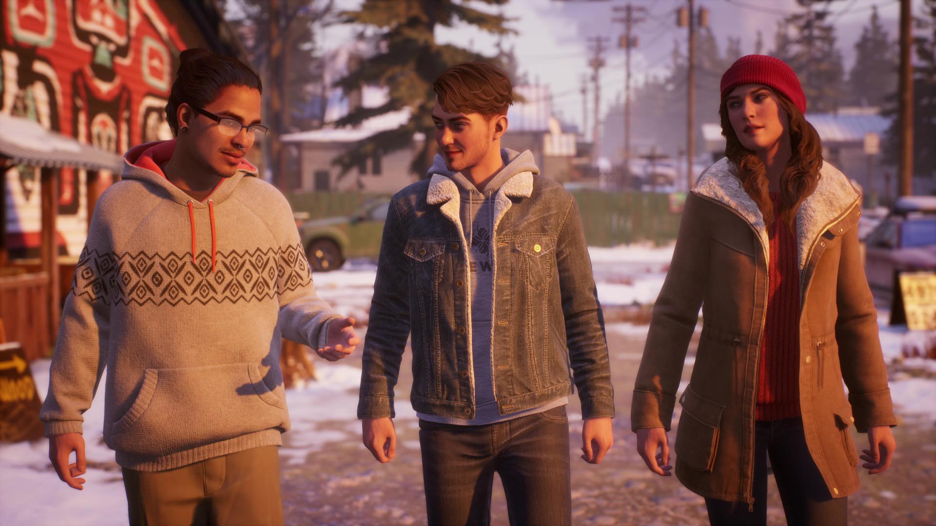 Michael, ein junger Mann, der einen beigen Strickpullover trägt, geht neben Tyler und Alyson Ronan durch ein verschneites Wohngebiet.